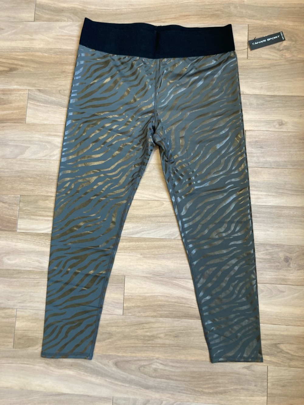 Tahari sport animal print zebra or tiger print legging sporty casual Size XL